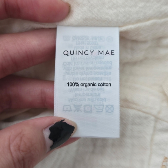 Quincy Mae Bunny Bonnet in Dahlia. Size 12-24M. New.Featuring the sweetest flop - Picture 7 of 9